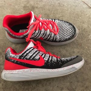 Nike red and black sneaker size 8